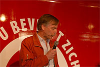 Na de prijsuitreiking opende John Steegh, wethouder verkeer en milieu &egrave;n groot kaartenliefhebber, de tentoonstelling
