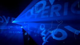 agasi alles om je heen 