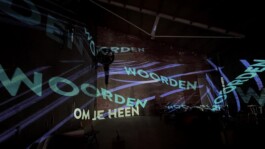 agasi alles om je heen 